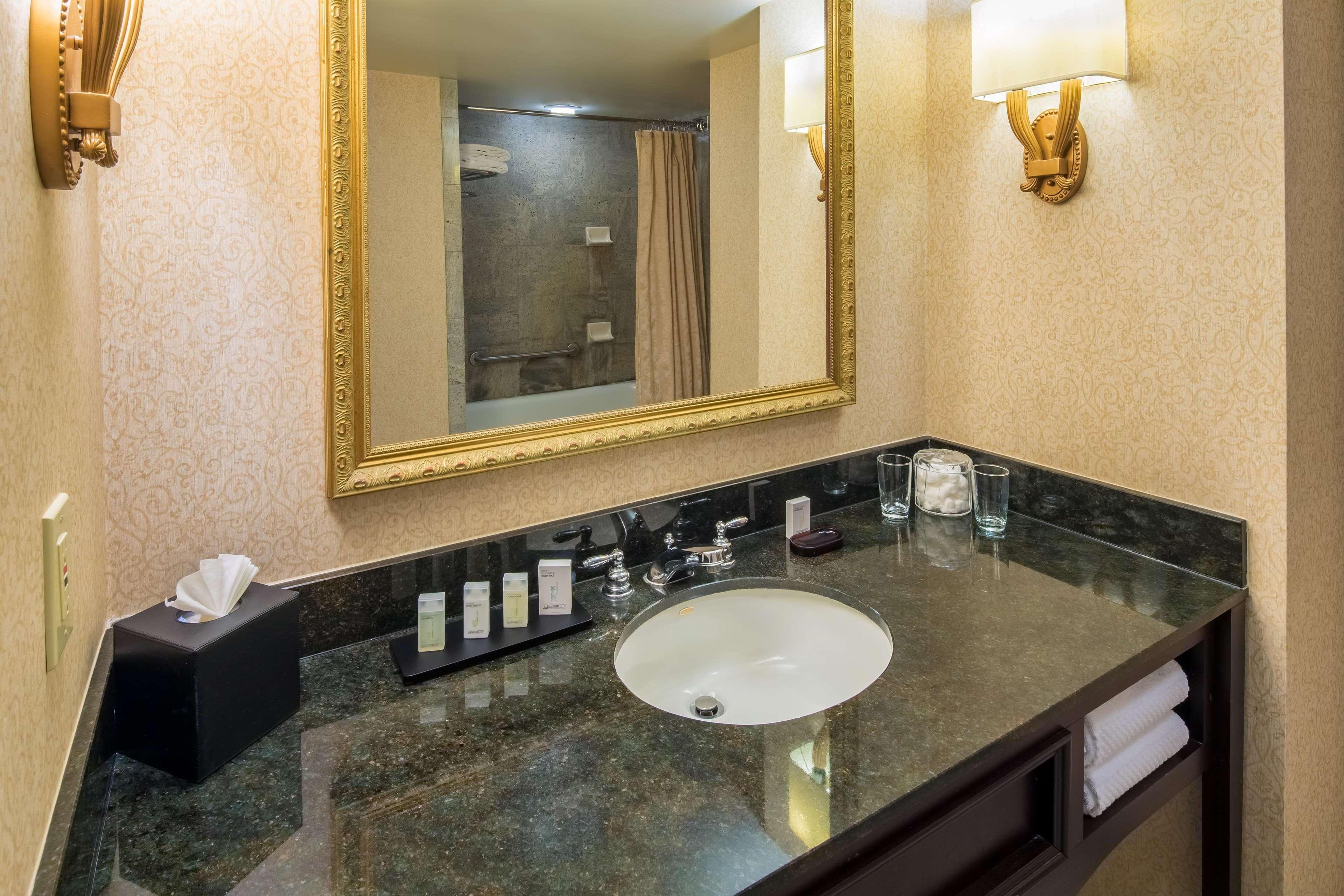Embassy Suites By Hilton Portland Downtown Bagian luar foto